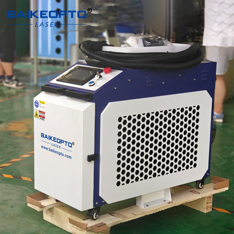 آلة تنظيف بالليزر الليفي بقوة  - مراجعة Industrial Laser Paint Remover وسعره