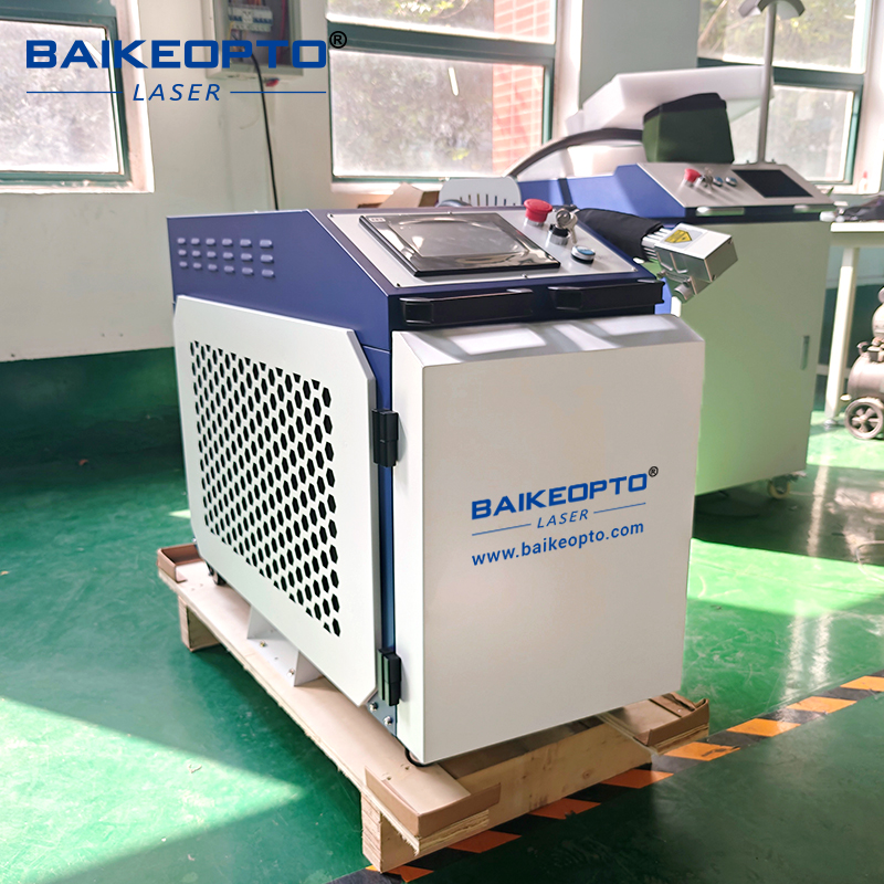 آلة تنظيف بالليزر الليفي بقوة  - مراجعة Industrial Laser Paint Remover وسعره